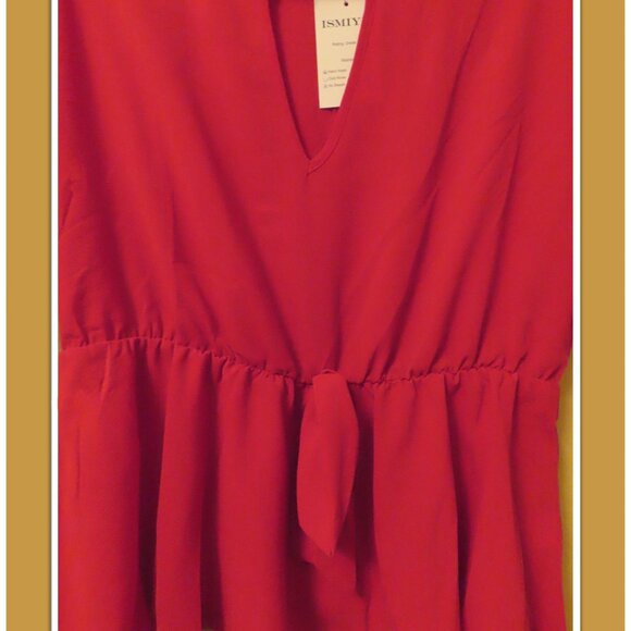 ISMIYI Red Key-Hole Top - Picture 2 of 3